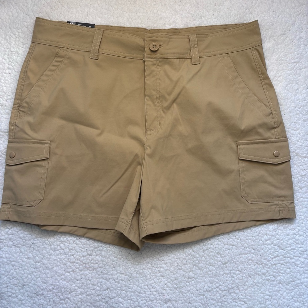 NWT Women’s Eddie Bauer cargo pocket shirt size 16